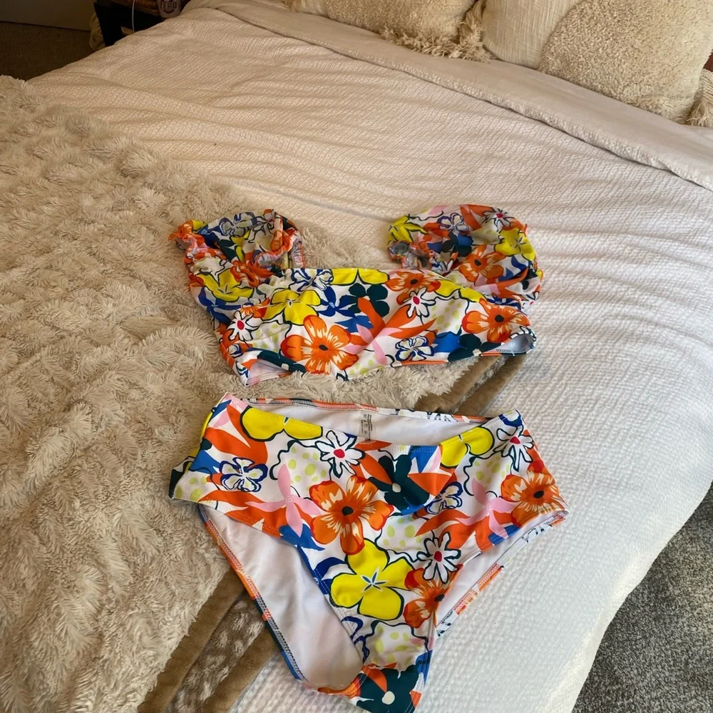 Swimsuit - Picture 3 of 5